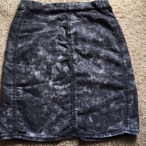 Acid wash pencil skirt with zipper in back